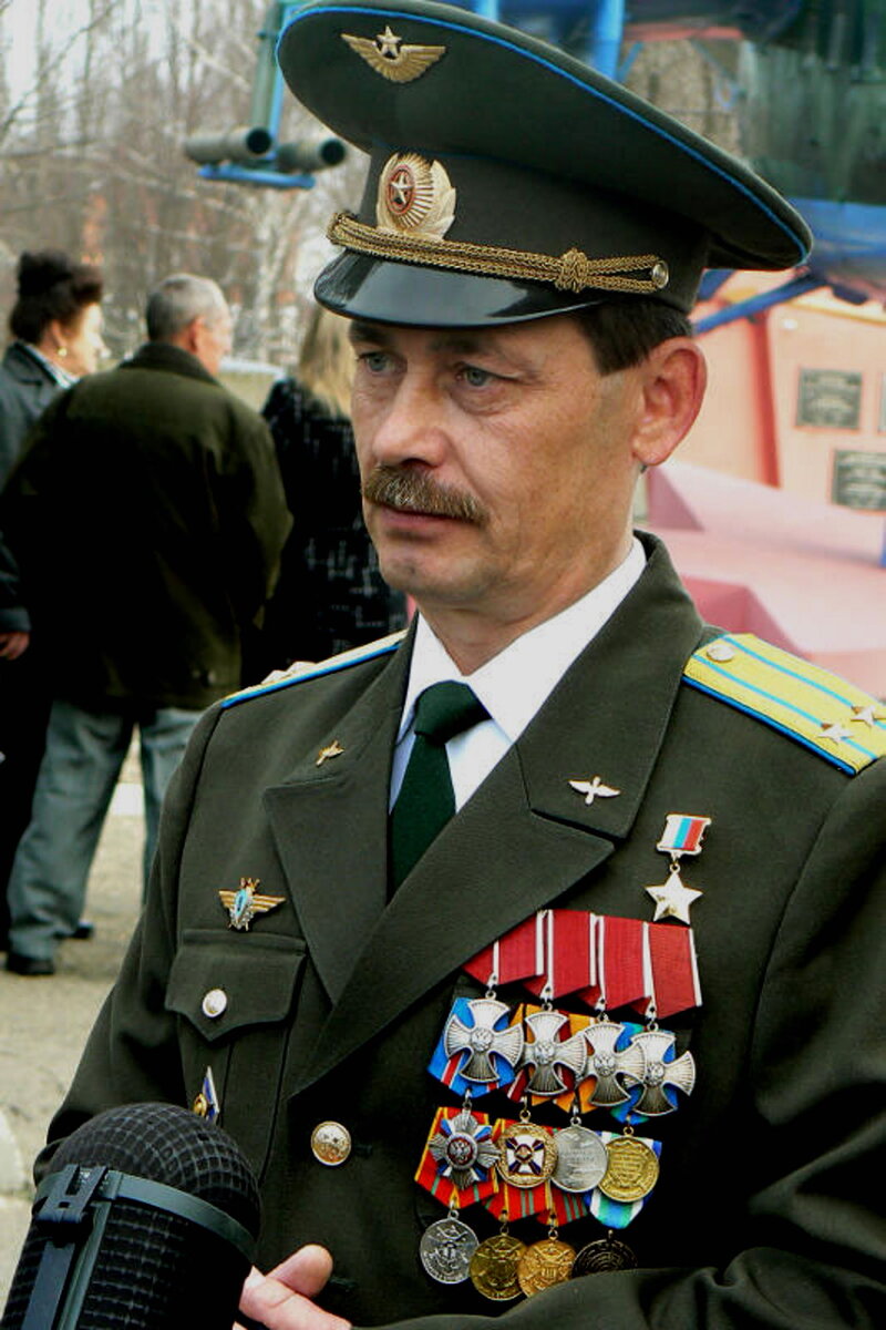 Кавалеры наград. Андрей Валентинович Воловиков. Воловиков герой России. Полковник Андрей Воловиков. Лётчик Андрей Воловиков.