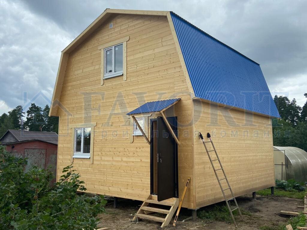 Каркасный дачный дом 6х6 с мансардой 5х6 от компании «Фаворит».