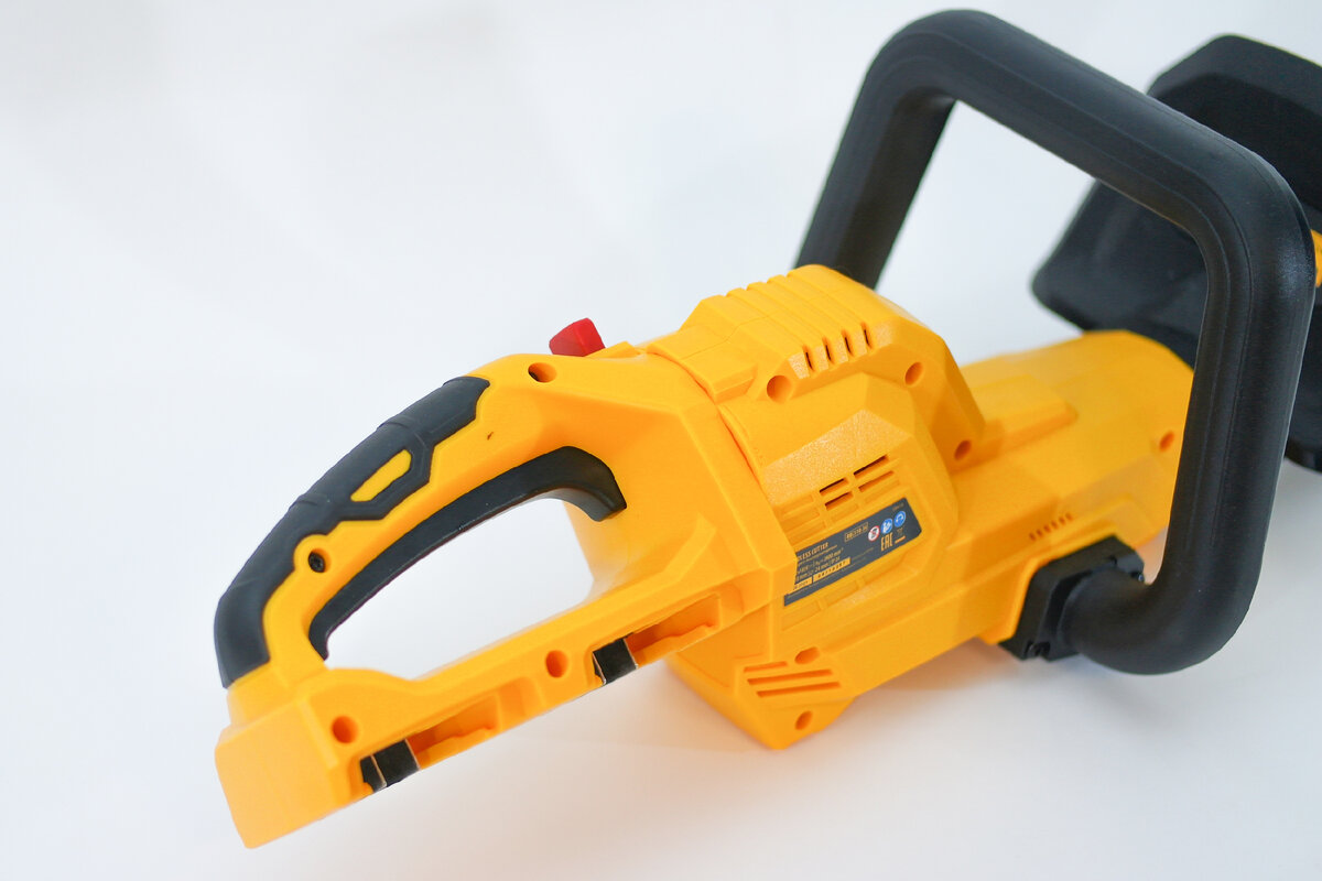 Denzel RBC510-36 Cordless Brush Cutter – аккумуляторный садовый кусторез с мощным коллекторным электромотором на 36V, комплектующийся сразу двумя аккумуляторами. Что из этого вышло, узнаем далее.-7-2