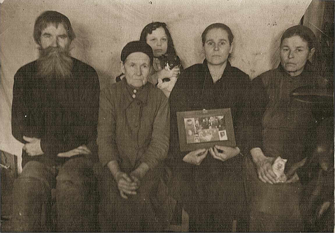 Семья уставщика с. Яр Тугулымского района Свердловской обл. Шмонина Степана Прохоровича (прадеда)