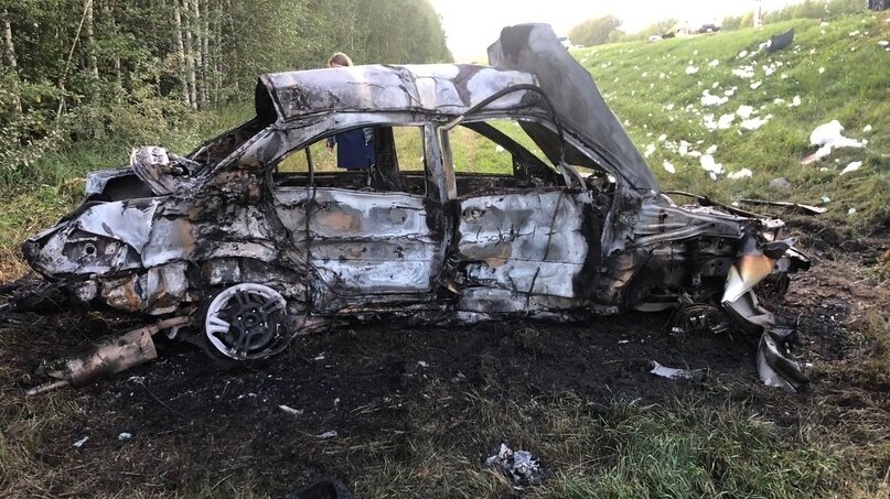     Два автомобиля загорелись в результате столкновения в Марьяновском районе на трассе Челябинск — Новосибирск, сообщили в УМВД по Омской области.