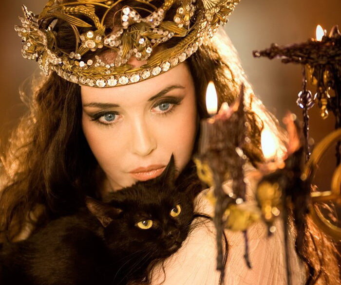 французская фотосессия с Изабель Аджани в роли Маргариты