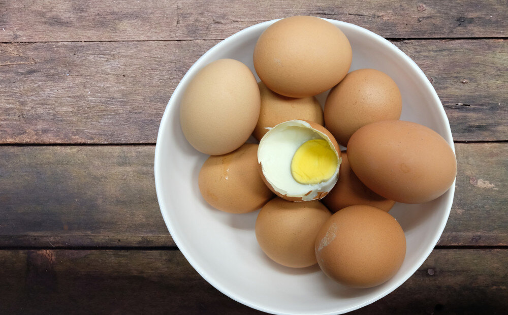 Яйцо пищевой продукт яйца. Яйцо куриное. Яйцо куриное пищевое. Яйцо (пищевой продукт). Съедобные яйца.