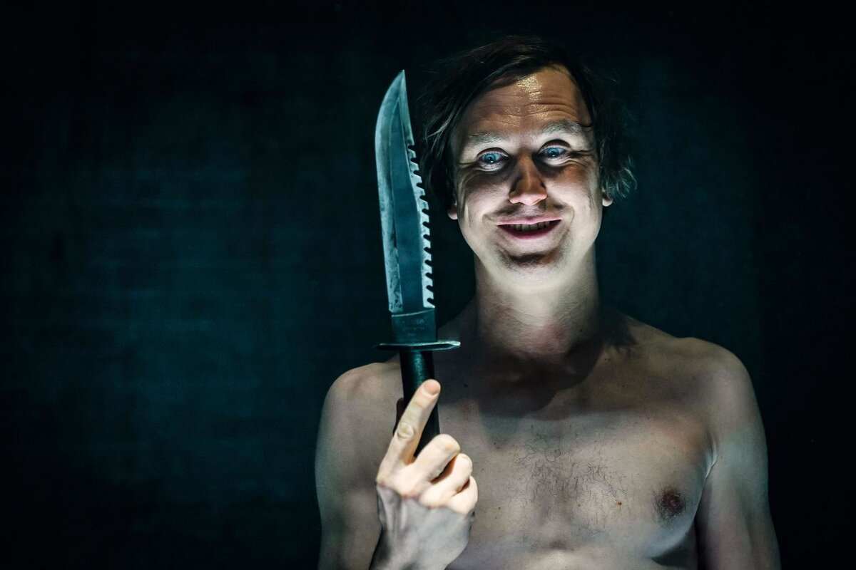 кадр из фильма "Звонок мертвецу"