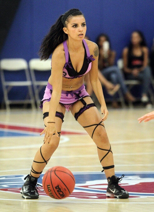 фото: https://www.facebook.com/Lingerie-Basketball-132024553529886/
