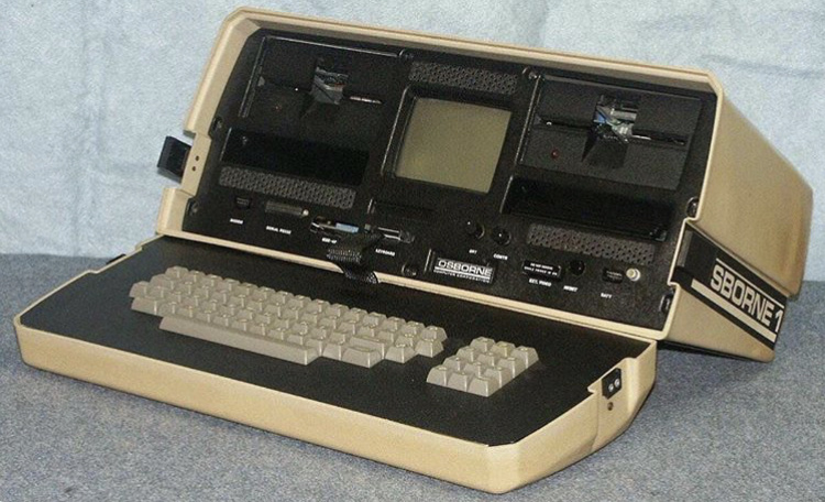 Osborne 1 - первый в мире лэптоп, 1981 год. Сейчас он стоит почти 75000$, антиквариат.
