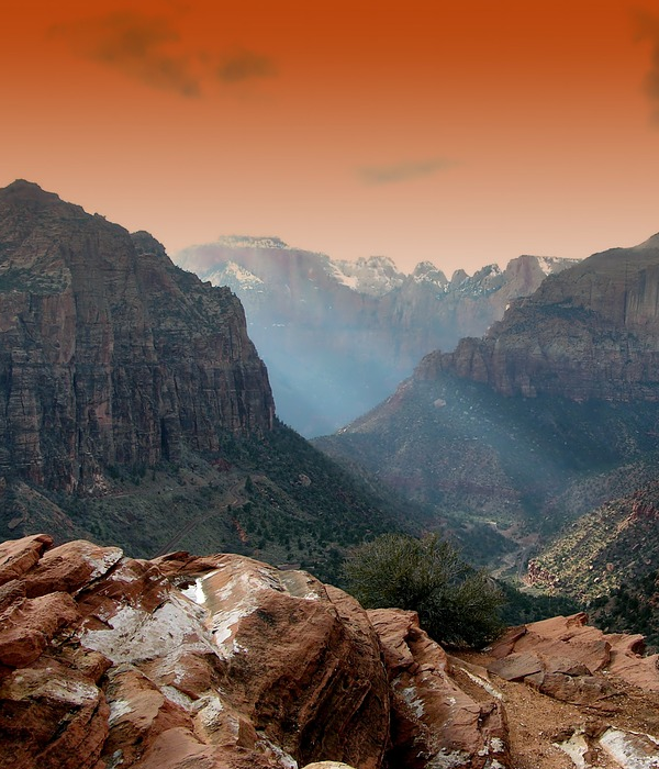 https://cdn.pixabay.com/photo/2013/06/12/22/20/zion-park-139012_960_720.jpg