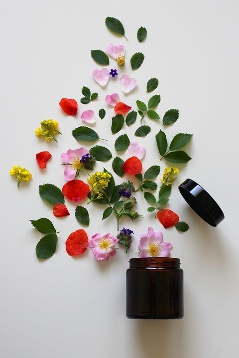 Source: https://pixabay.com/ru/photos/%D0%BD%D0%B0%D1%82%D1%83%D1%80%D0%B0%D0%BB%D1%8C%D0%BD%D0%B0%D1%8F-%D0%BA%D0%BE%D1%81%D0%BC%D0%B5%D1%82%D0%B8%D0%BA%D0%B0-%D0%BA%D0%BE%D1%81%D0%BC%D0%B5%D1%82%D0%B8%D0%BA%D0%B0-3397277/