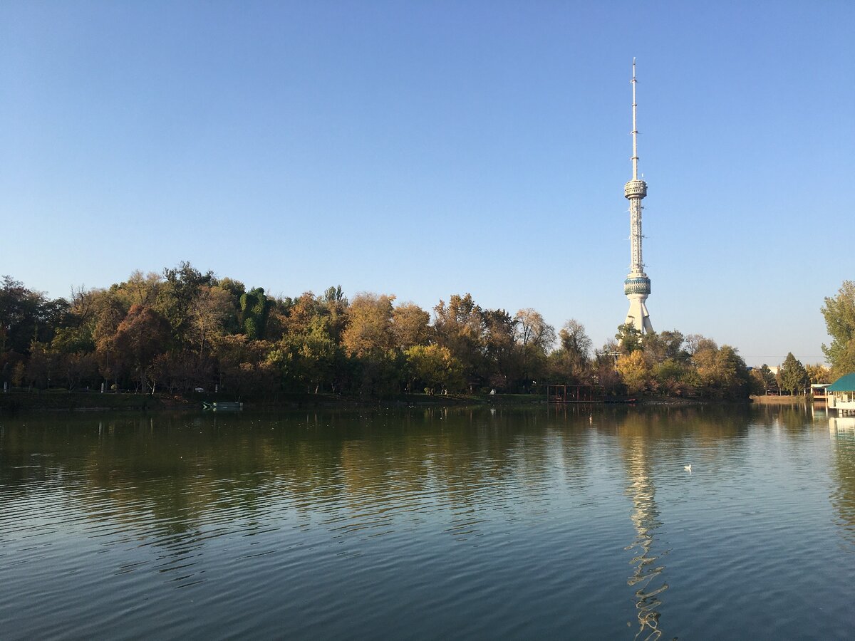 Раньше этот парк был моим излюбленным местом для поцелуев с девочками. Говорят, что теперь целоваться на людях в Ташкенте нельзя  