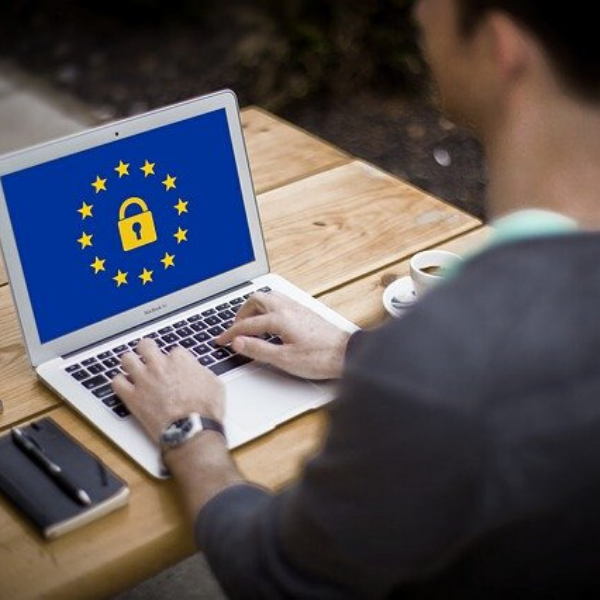 https://pixabay.com/ru/photos/компьютер-бизнес-gdpr-3233754/