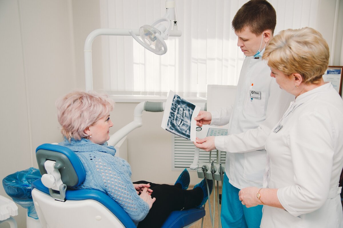 совместная консультация стоматолога-терапевта Демиденко Ю.Н. и стоматолога-ортопеда Клешкова Р.А. в филиале стоматологии "ДАША" в г. Волжском (ул. Дружбы, 16)