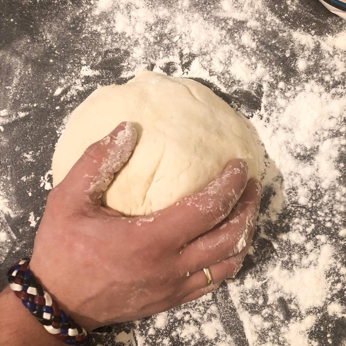 Тесто должно получиться эластичным.