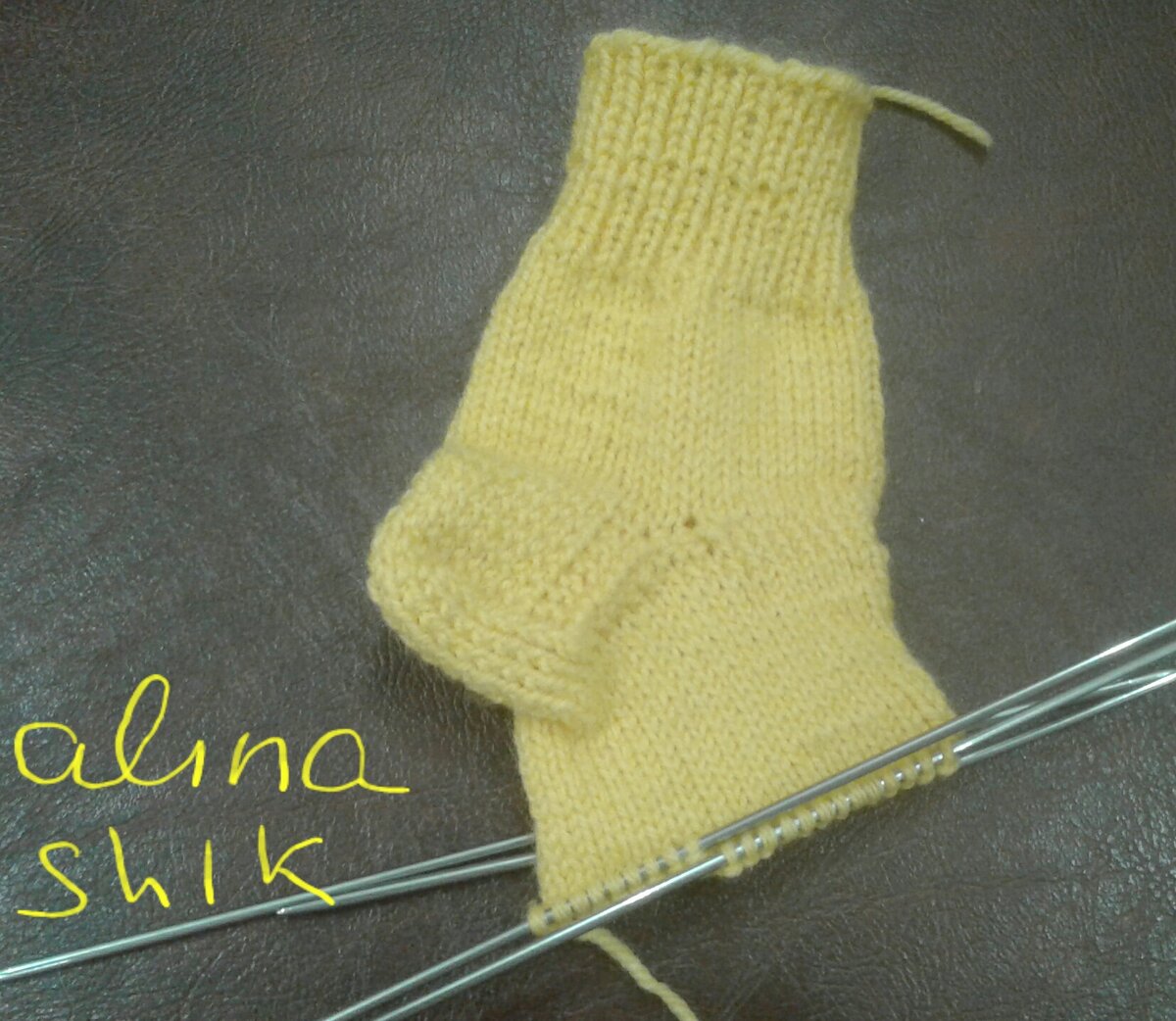 Процесс вязания длины стопы, далее - 73-й ряд.