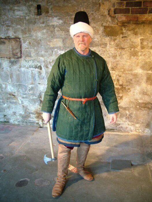 Византийский кавадион - прародитель ватника. /Фото: fishki.net