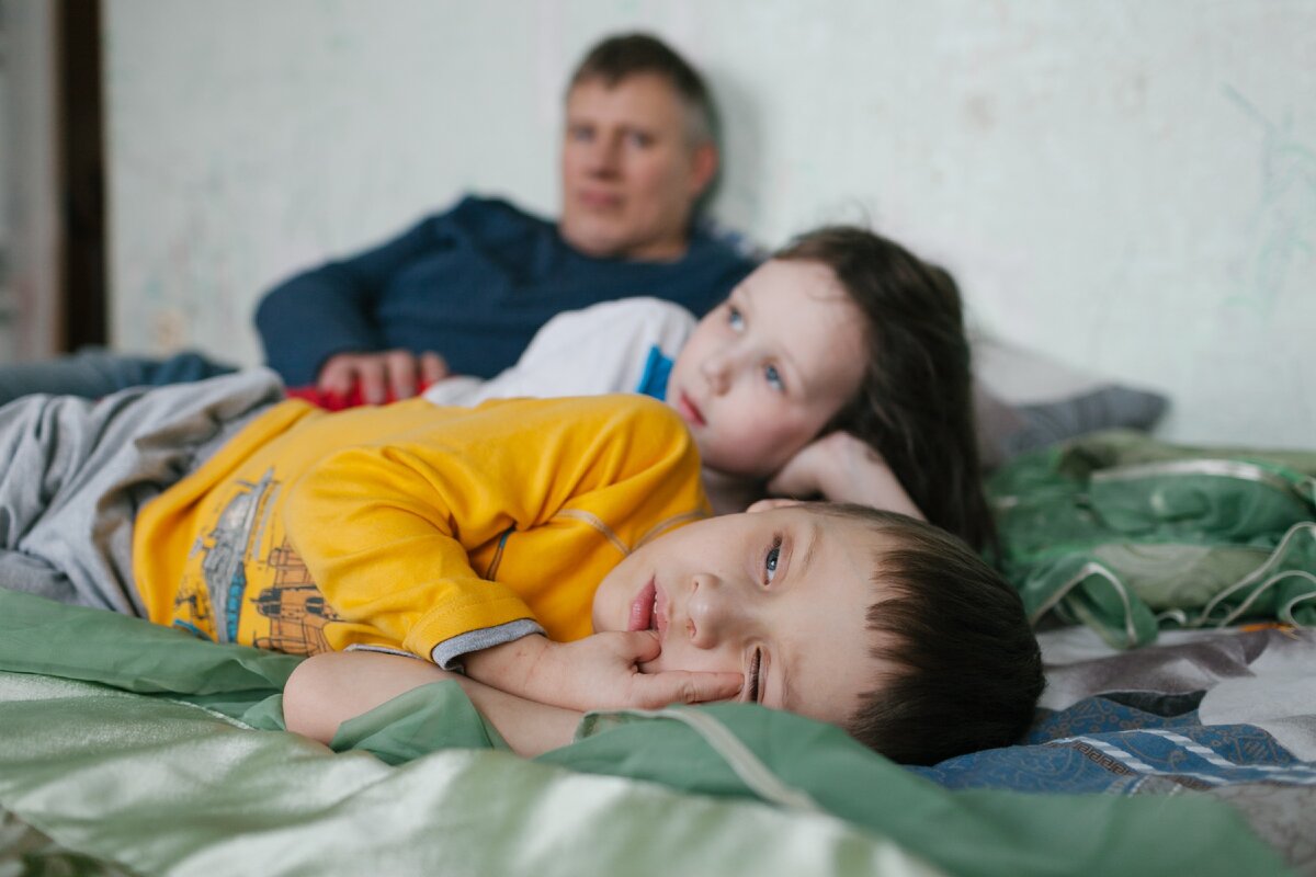 Дима с сестрой Верой и папой Александром/ Фото: Аня Марченкова для Фонда Ройзмана