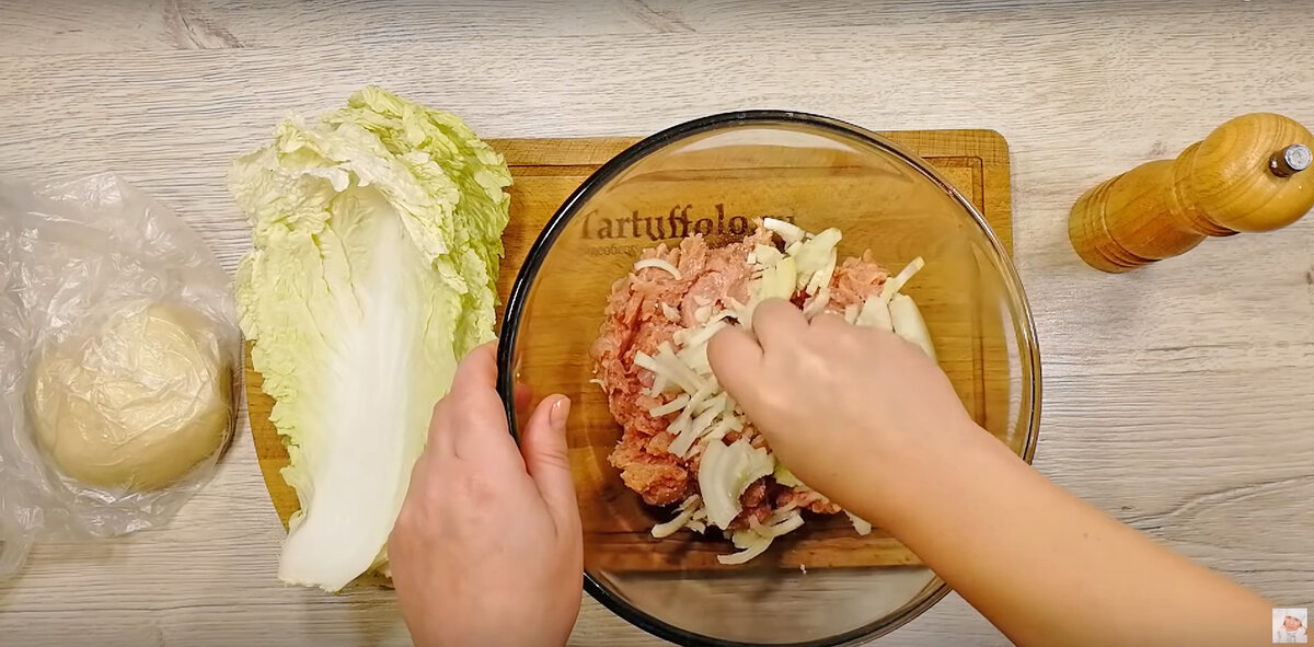 Тесто на кипятке. Необычный обед с мясом для всей семьи.