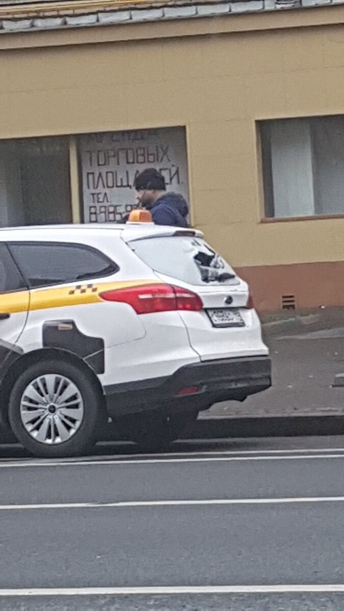 Конфликт с клиентом. Итог разбитое стекло