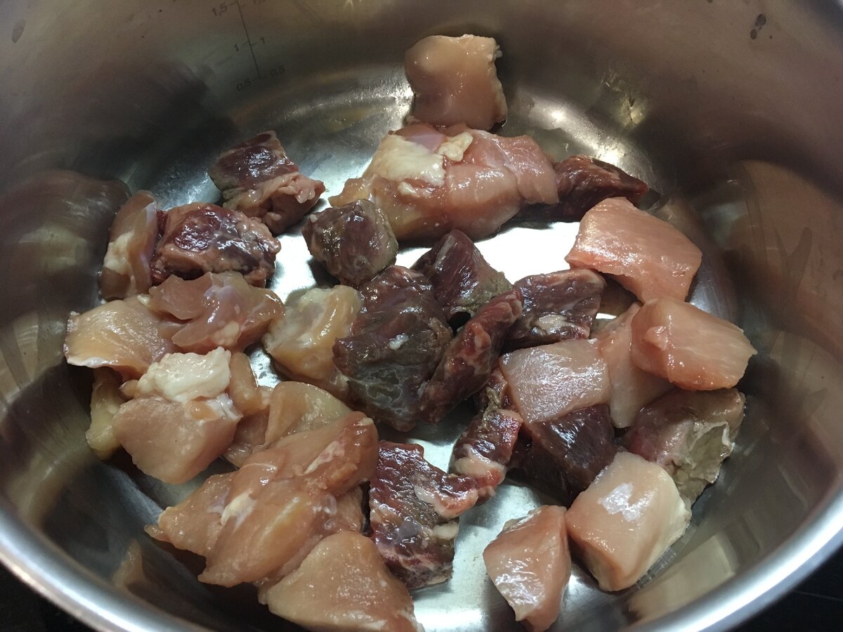 Ассорти из мяса - курица, свинина и говядина. Фото автора.