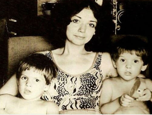 Мария Арбатова с сыновьями