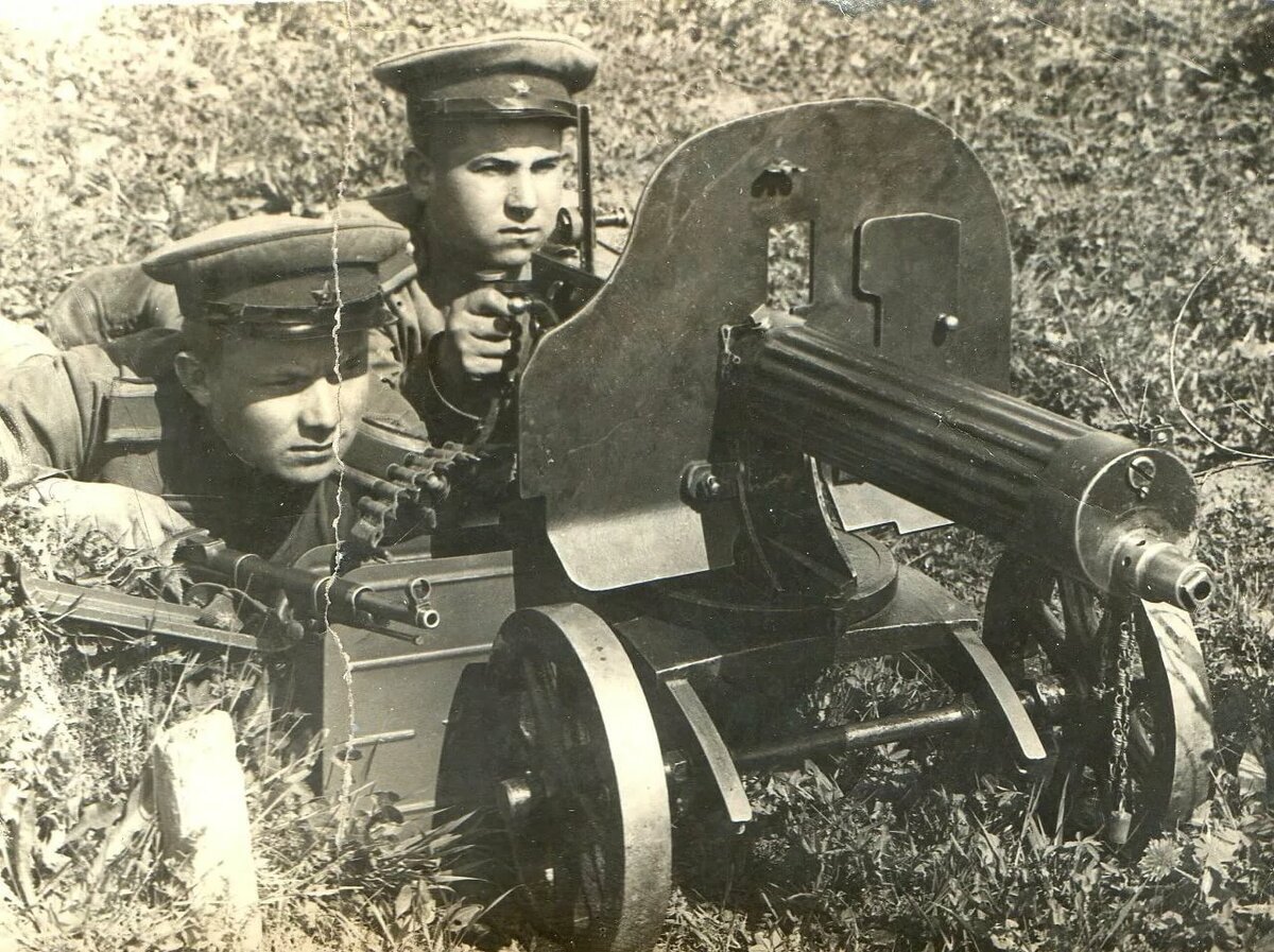 Пулеметы ссср. Пулемет Максим 1941. Пулемет Максим в Великой Отечественной войне. Пулеметчики Максим второй мировой войны. Пулемет Максим ВОВ.