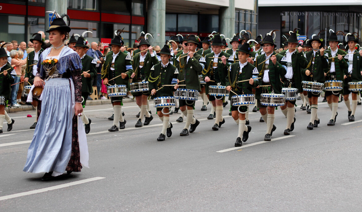 октоберфест 2019 шатры с квадрокоптера. октоберфест 2019 шатры. октоберфест в мюнхене. мюнхен фестиваль октоберфест. фестиваль пива «октоберфест» в мюнхене.