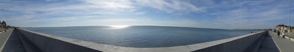 Дамба, вид на море