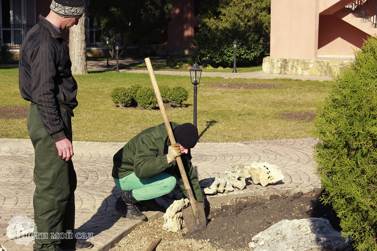 Укладка декоративных камней- ответственная работа...
