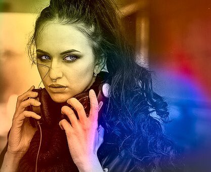 Дневного света всё больше, а у людей прибавляется энергии, и сна требуется меньше. 