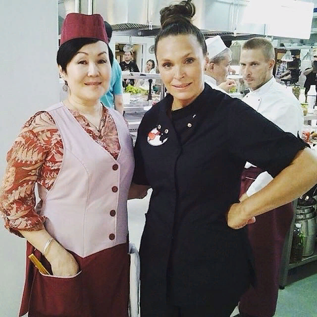 На съёмках сериала  "Кухня"