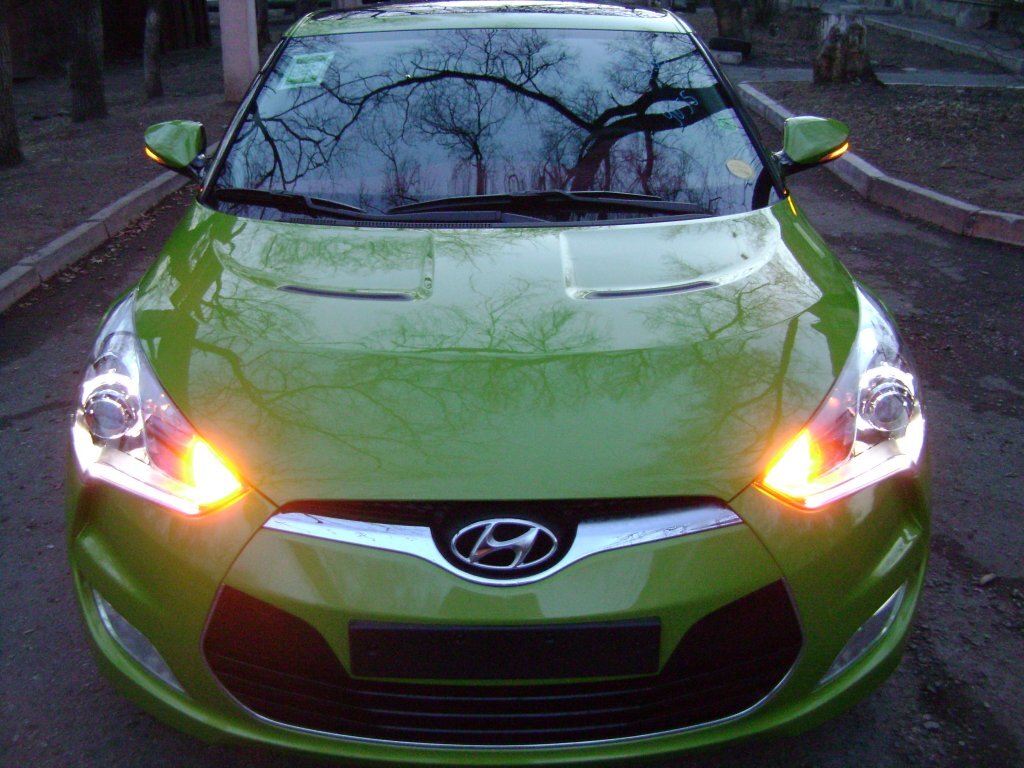 Veloster от Хендай.Были времена, и такое катали.2012 год, авто 2012 года...господи!Сделай доллар 30 евро 40!:-))  