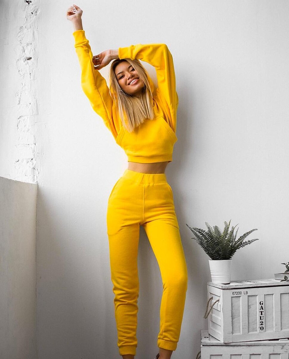 спортивный костюм адидас женский желтый.