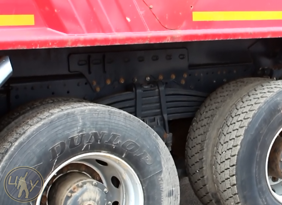 Колёсная база этого самосвала составляет 4500 см. Mercedes-benz Actros 