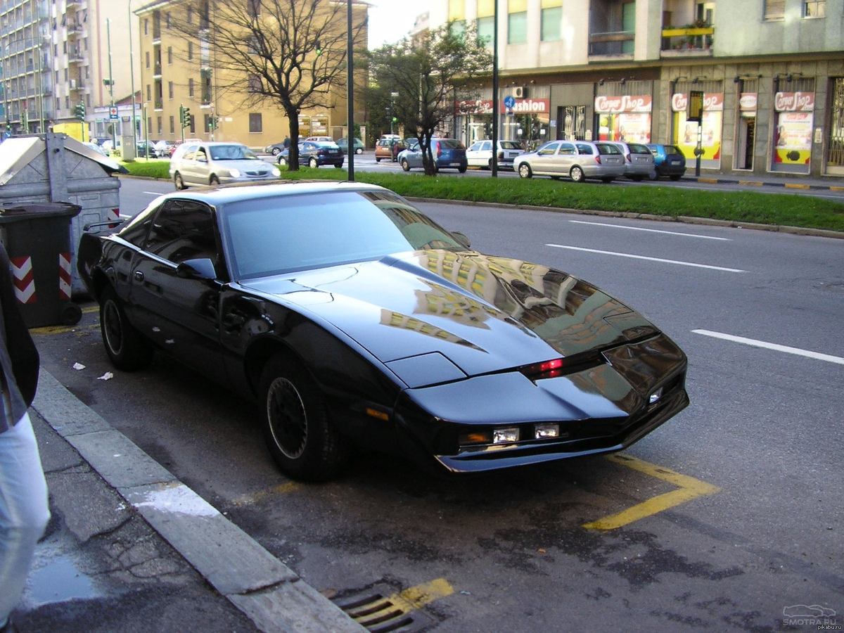 Крутую 90. Китт 1982. Pontiac Firebird рыцарь дорог. Рыцарь дорог 1982. Рыцарь дорог 1982 машина.