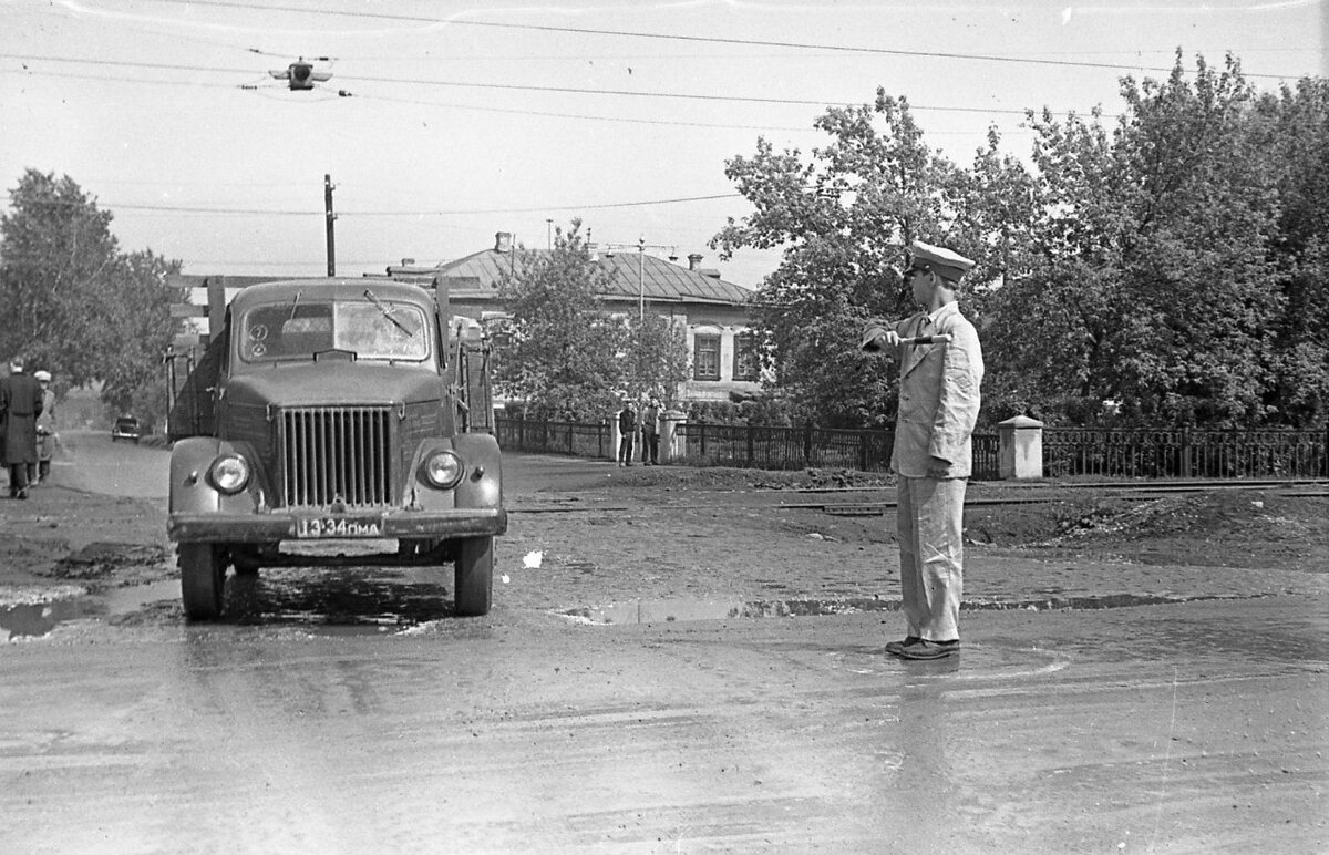 Перекресток улиц Карла Маркса и Полины Осипенко, 1962 год. Источник: pastvu.com