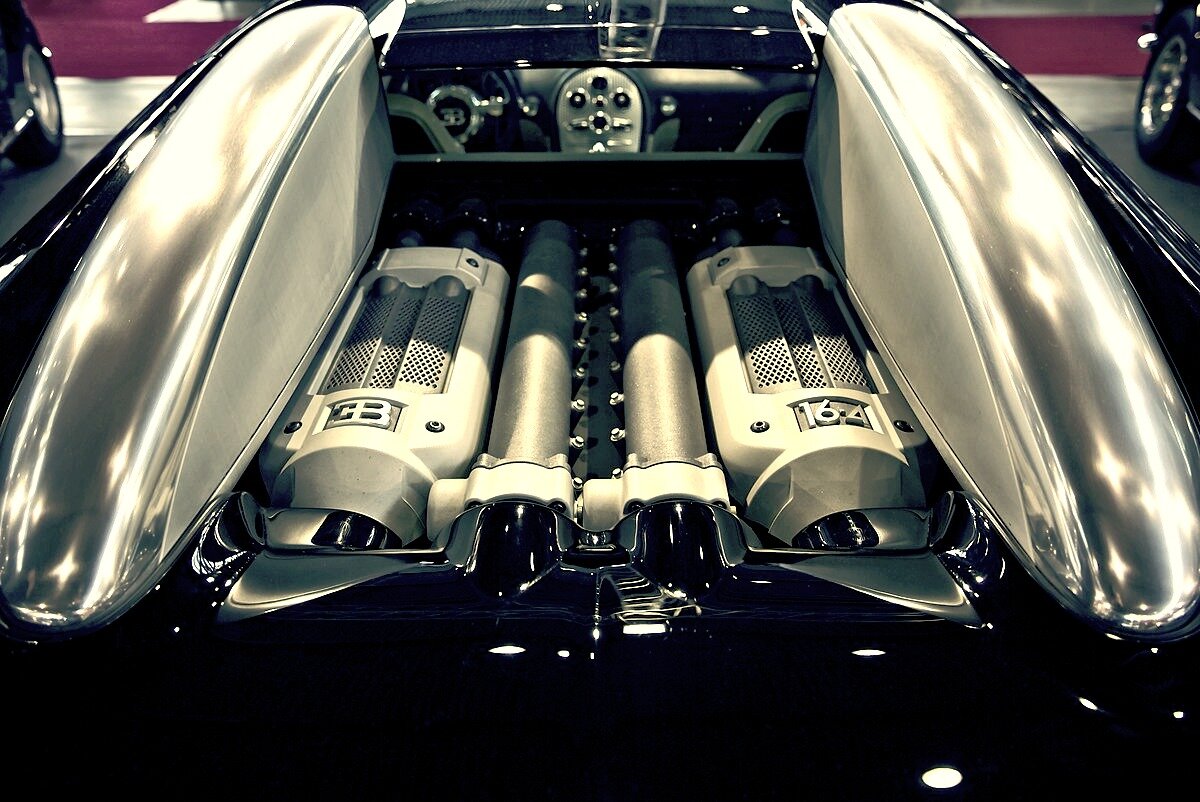 Двигатели bugatti. Мотор Бугатти Вейрон w16. Бугатти Вейрон двигатель v16. Bugatti Veyron двигатель w16. W16 двигатель Bugatti.