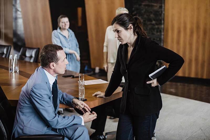 Тайная жизнь московской тусовки не так красива как ее показушное богатство. Но этот мир приковал внимание телеаудитории, большая часть которой уже задается вопросом, будет ли показ Содержанки 3 сезон. Не осталась равнодушной к роскоши и Лена.