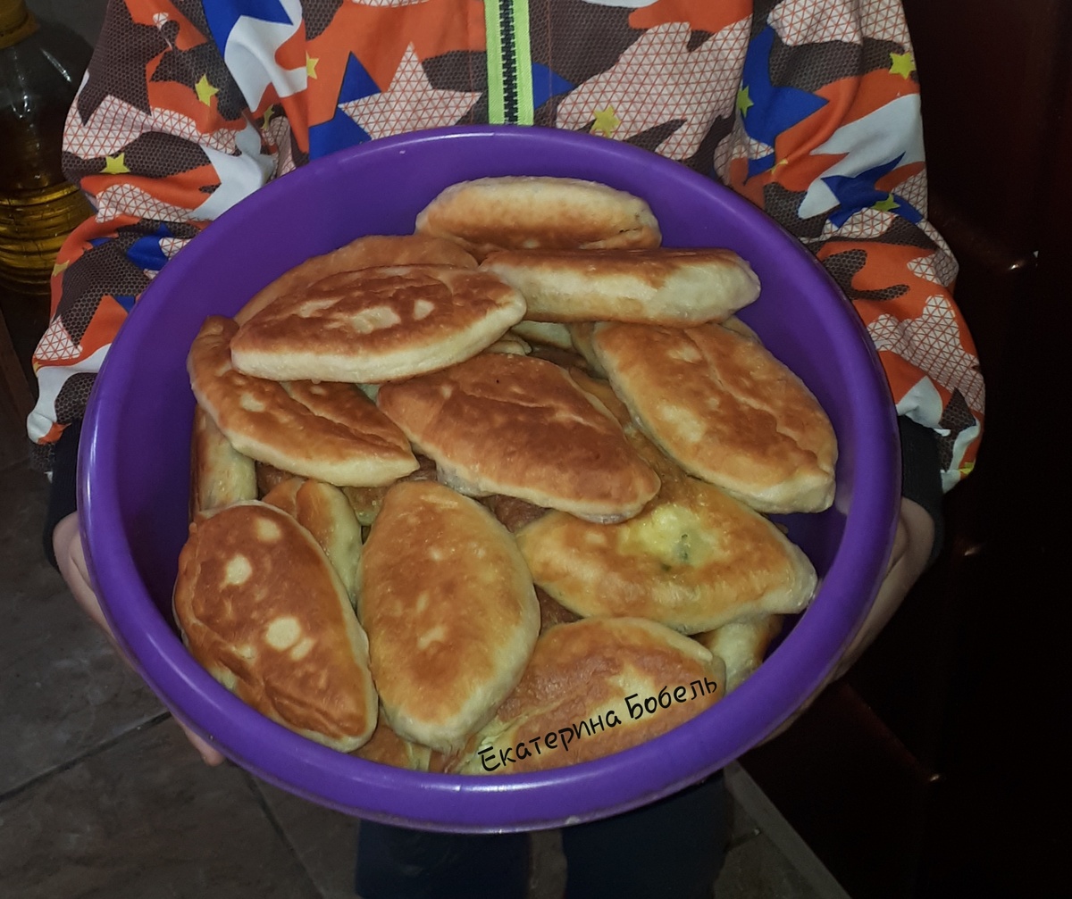 Пирожки с яйцом и зеленым луком 