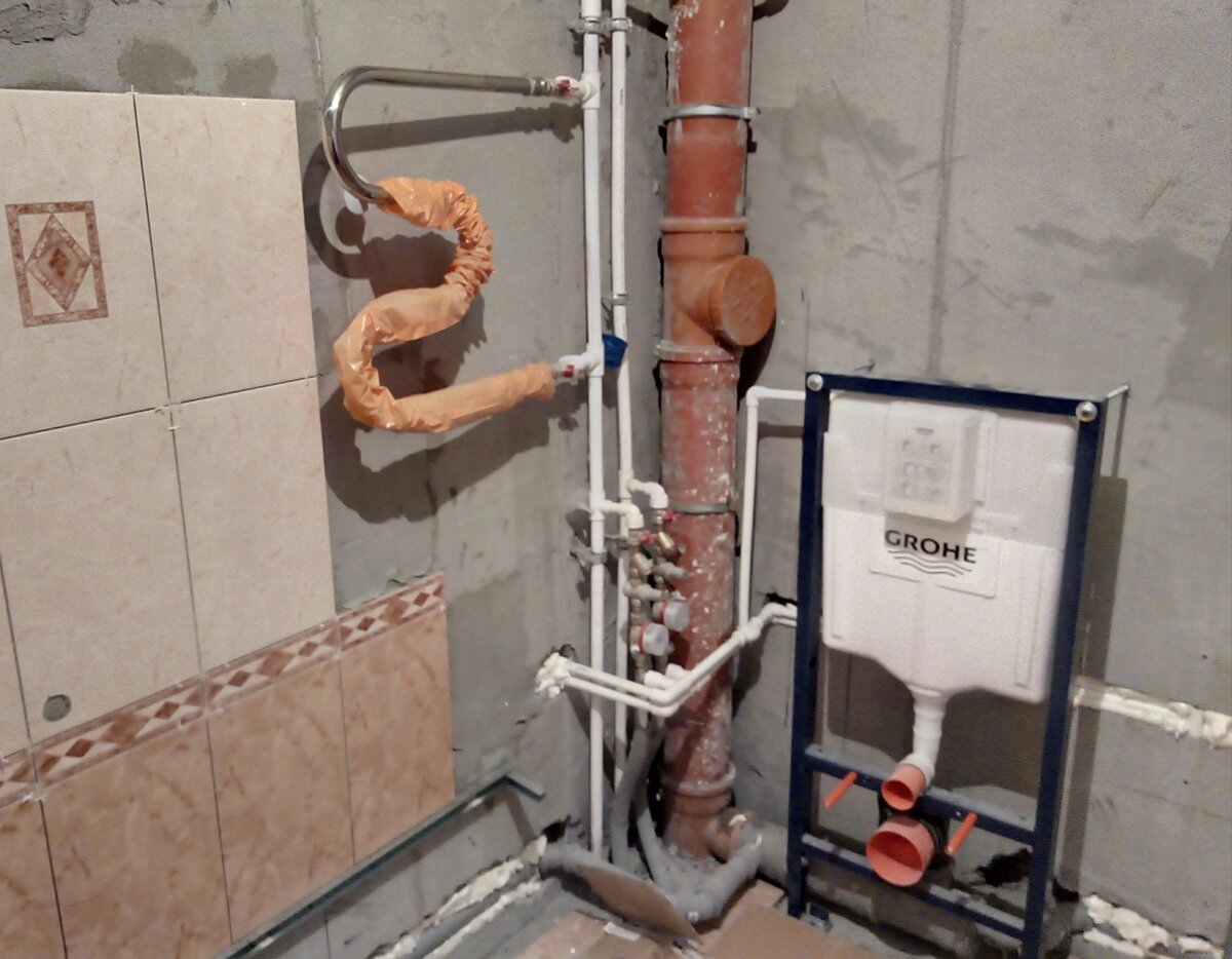 Монтаж водопровода в новостройке, проведение канализации и установка сантехники