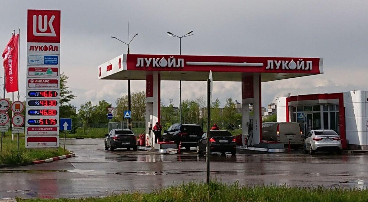 Сравнивать цены будем с нашим Лукойлом. Нет, это не реклама, просто у них цены одни из самых высоких, поэтому их и берем