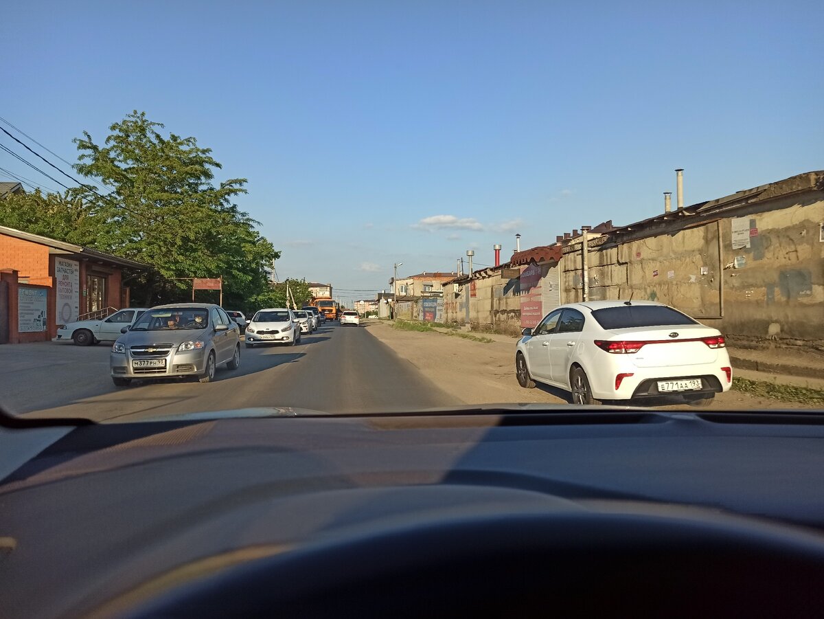 Въезд в посёлок Российский