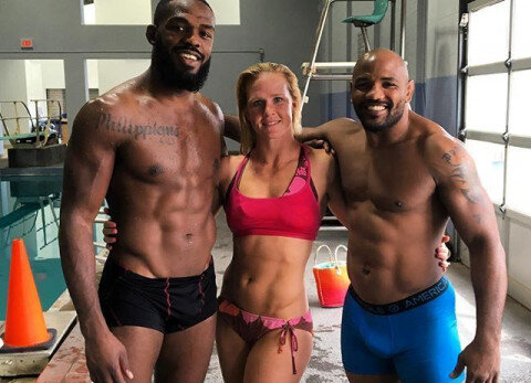 Холм, Ромеро и другие бойцы, которые проиграли по 4 титульных боя UFC