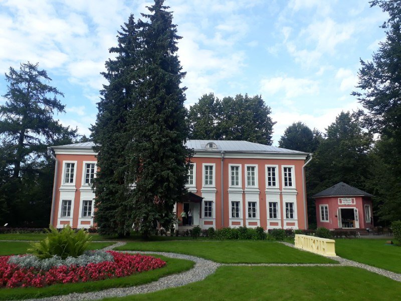 Флигель