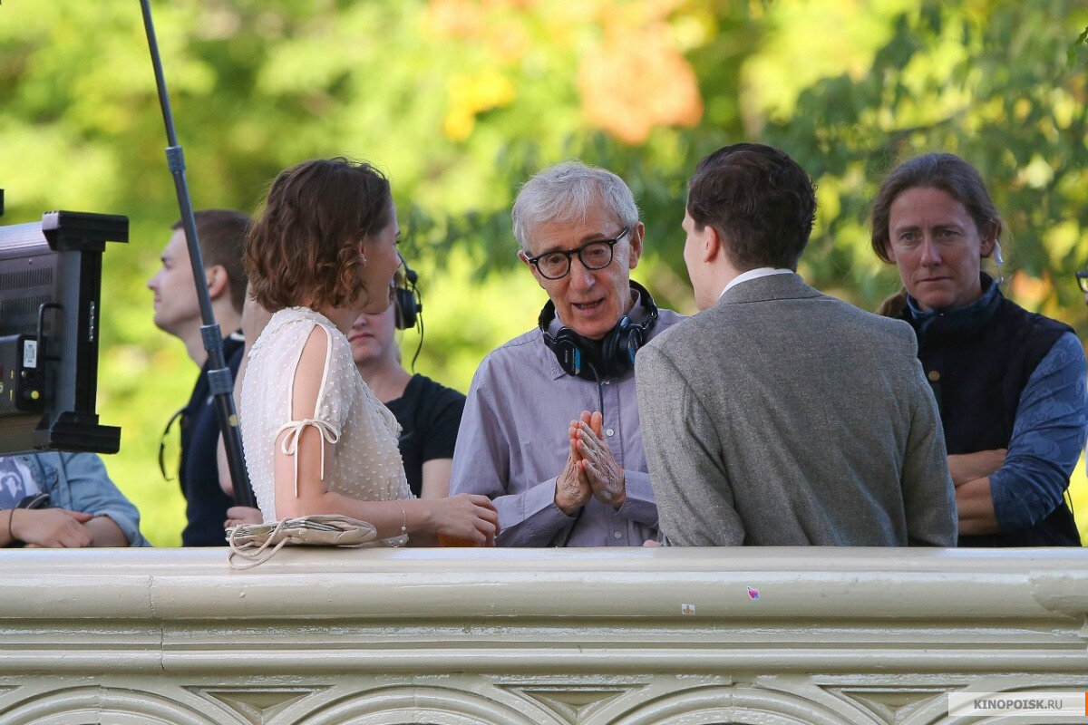 Светская жизнь вуди аллен. Вуди аллен на съемках. Светская жизнь 2016. Светская жизнь café society (2016). Блейк лайвли светская жизнь.