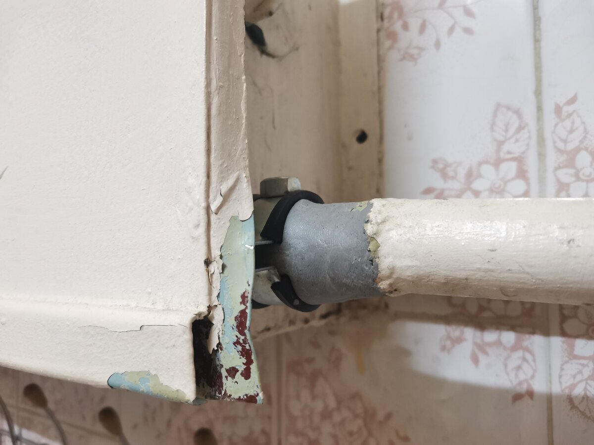 Заплатка на трубе в ванной