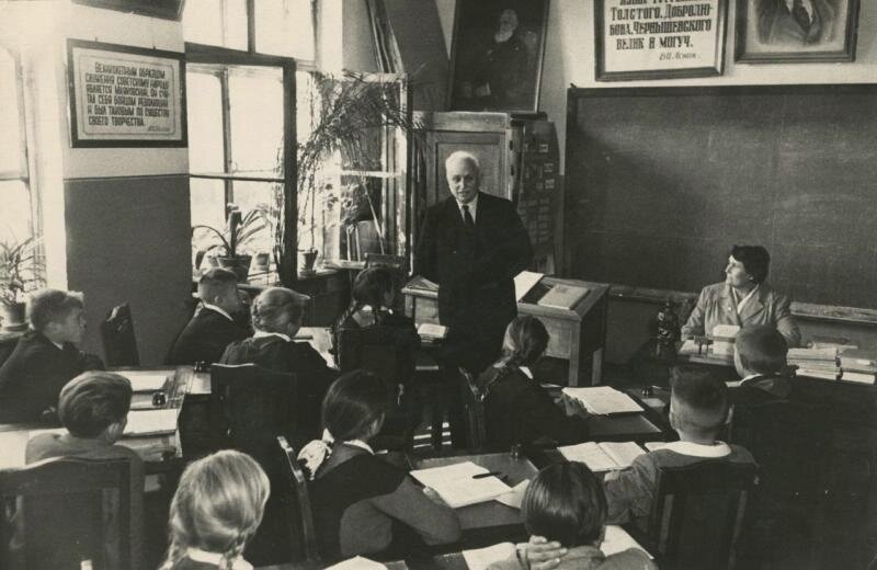 Сергей Васин. Урок литературы в яснополянской школе им. Л. Н. Толстого. Дата съемки 1930-е. МАММ / МДФ