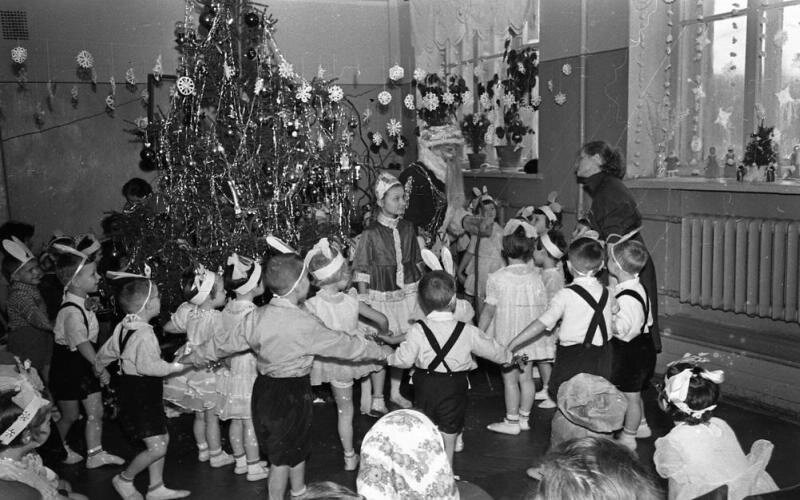 Семен Мишин-Моргенштерн. Елка в детском саду. Дата съемки 1958 - 1961. МАММ / МДФ