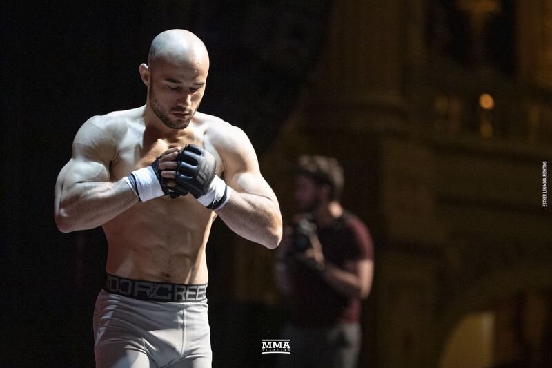 «Я был разочарован тем, что упустил бой с Петром Яном, и он получил титульный шанс. Алдо - это всегда Алдо, и я не могу быть расстроен. Получилось так, так получилось. Я думал, что подерусь с Коди Гарбрандтом. В этом поединке было много смысла, но он перешел в 125 фунтов.

Мне было тяжело, поскольку с кем еще я мог подраться? Сандхаген только что проиграл Стерлингу за две минуты, а я несколько лет назад быстро победил Алджамейна. В этом бою не было особого смысла. Но Сандхаген - один из лучших бойцов в мире. И для меня это шанс показать свои навыки», - сказал Марлон Мораес в интервью сайту BJPENN.com.