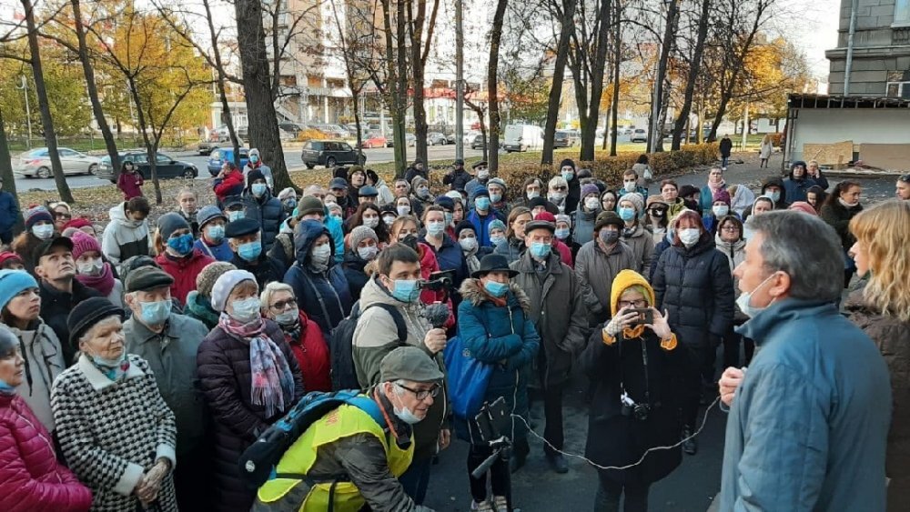 Народный сход в защиту здания ВНИИБ. Фото из ТГ-канала "ВишНевскоеВремя"