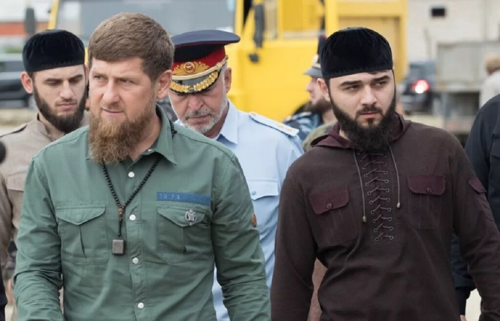 турпал брат рамзана кадырова. кадыров рамзан ахмадович 1999. родственники рамзана кадырова. родственники рамзана кадырова. турпал али ибрагимов и рамзан кадыров.