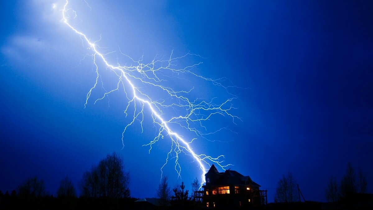 Однажды одного человека ударила молния семь раз и он все еще жив